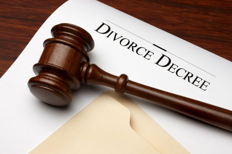 Seeking Out a Divorce Law Lawyer in Lee’s Summit, MO When a Marriage Is Ending During a Person’s Senior Years